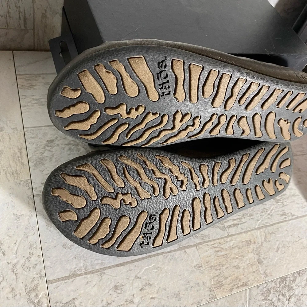 Taos Bronze Ballet Flats Shoes Repleat Gathered Toe size 6 (A1341-1705)‎ EUC #3